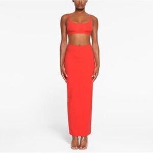 SKIMS FITS EVERYBODY MAXI SKIRT IN POPPY